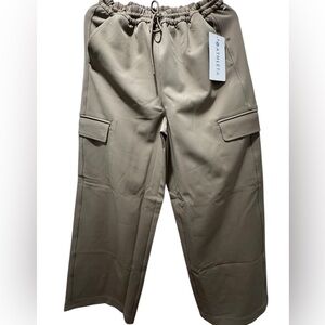 ATHLETA PROMENADE CARGO PANTS. SIZE: S. COLOR: KHAKI